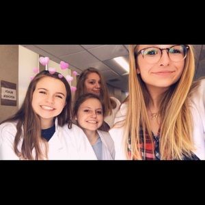 Meet your Posher, Abby